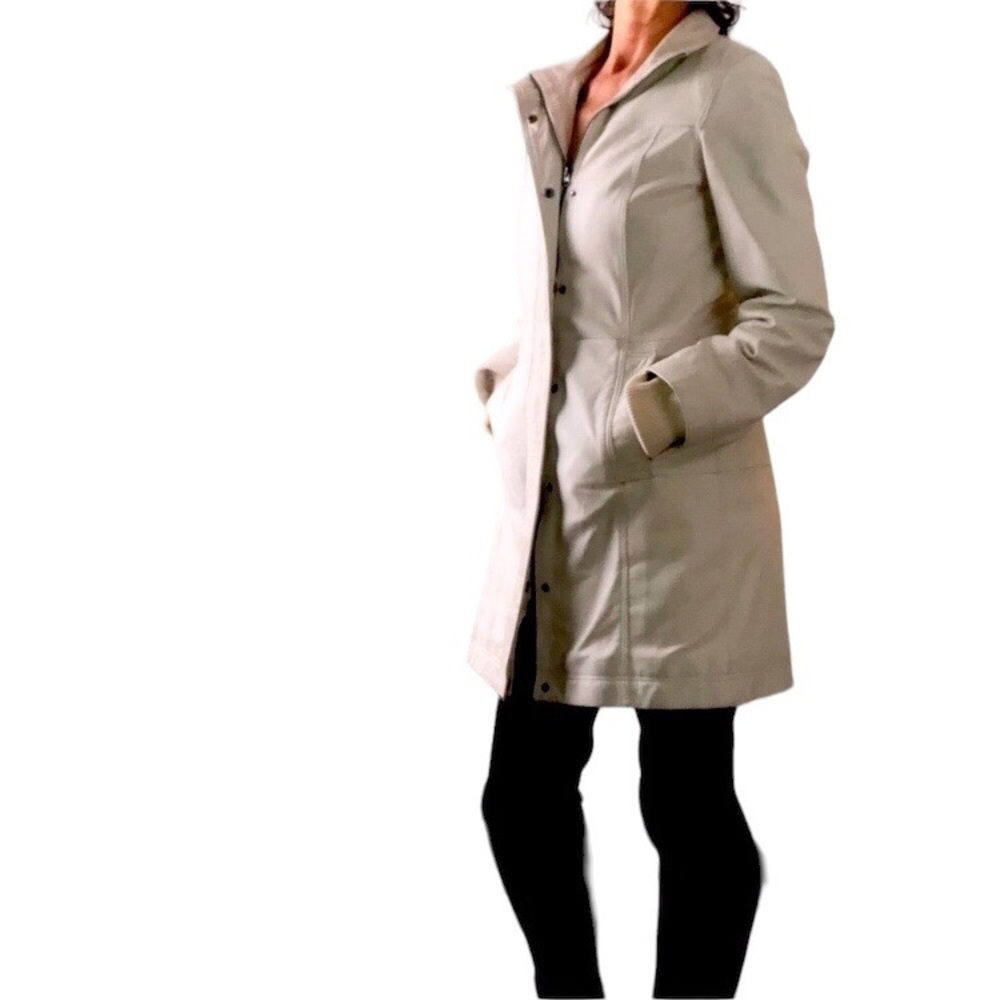 Danier Leather Tailored Cream  White Leather Zip Up Jacket Coat